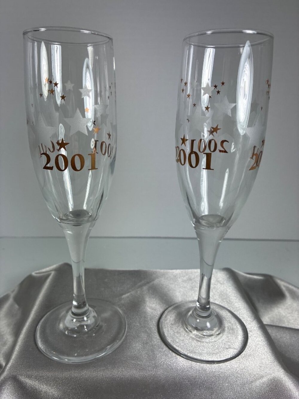 Vintage 2001 Champagne Flutes Set of 2 - Picture 2 of 6